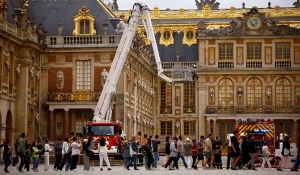 Incêndio atinge Palácio de Versailles, na França