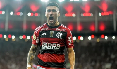 Flamengo vence Bragantino e fica apenas a dois pontos do líder Palmeiras