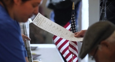 Eleitores dos EUA vão às urnas votar para Senado, Câmara e governadores