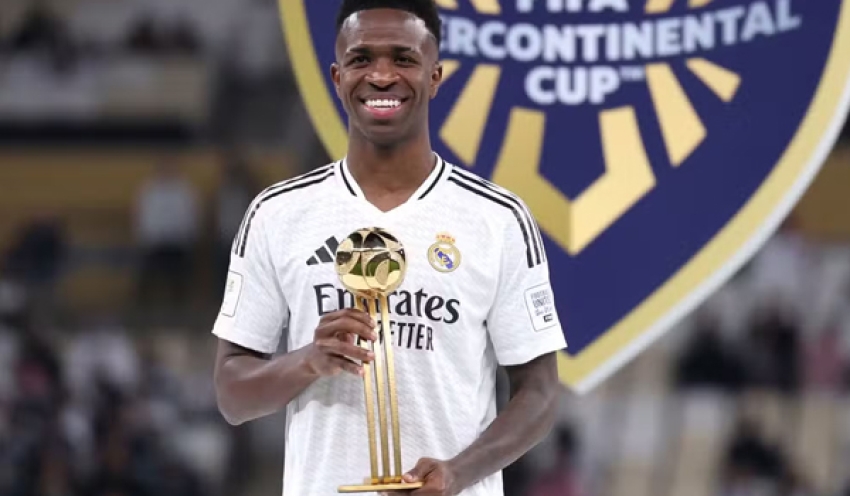 Vini Jr. coroa premiação de melhor do mundo com 14º título pelo Real Madrid