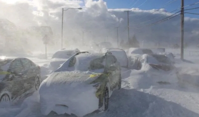 Onda de frio deixa americanos presos em carros por dias no Estado de Nova York