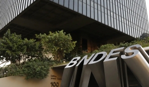 Crédito do BNDES para micro, pequenas e médias empresa sobe 46% no ano