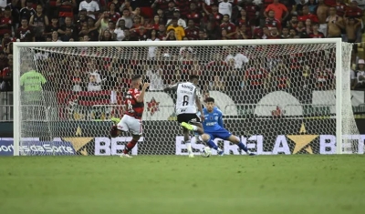 Atlético-MG vence o Flamengo, supera rival na tabela e segue na briga pelo título