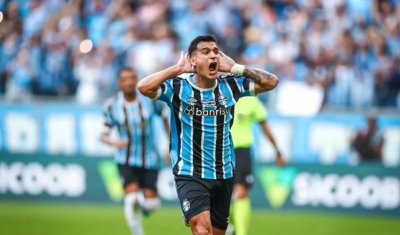 Grêmio goleia o Coritiba, afunda rival no Z-4 e assume a vice-liderança da Série A