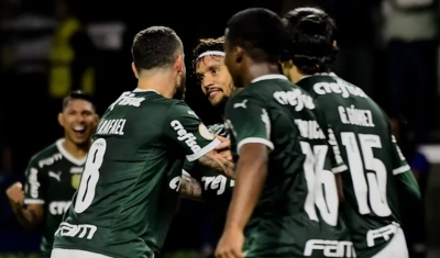 Palmeiras vence América-MG de virada e levanta taça de campeão brasileiro