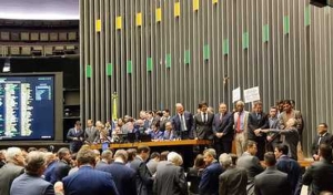 Câmara aprova PEC e reforma tributária avança para o Senado