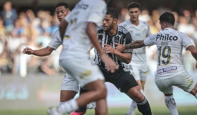 Com direito a gato preto, Santos e Atlético-MG empatam na Vila Belmiro