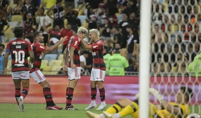 Em clássico com golaços, erros e confusão, Flamengo vence o Vasco e fica em vantagem