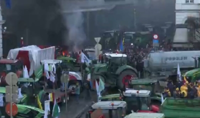 Tratores, pneus queimados e &#039;chuva de ovos&#039;: agricultores protestam em Bruxelas