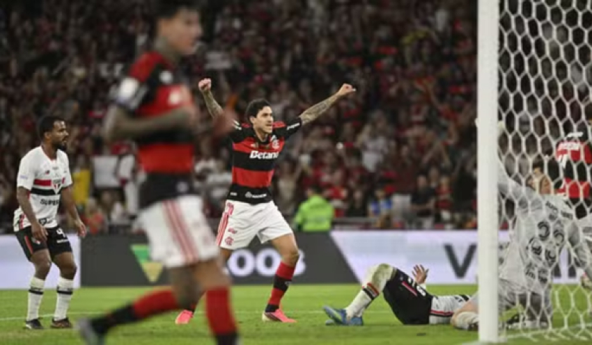 Flamengo e São Paulo empatam no Maracanã em jogo movimentado