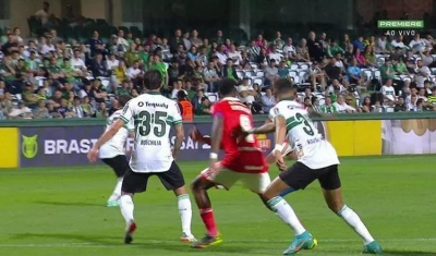 VAR anula gol de Alemão, e Coritiba e Inter empatam no Couto Pereira