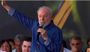 Lula diz que não tem que prestar contas a &#039;banqueiro&#039; ou &#039;ricaço&#039;, mas sim ao pobre