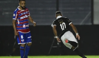 Com gol de Payet, Vasco vence o Fortaleza em São Januário