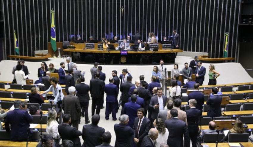 Câmara pode votar hoje reajuste de servidores do Executivo