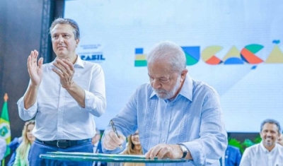 Lula sanciona o Pé de Meia, poupança para estudantes do ensino médio