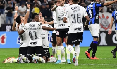 Corinthians vence o Liverpool-URU na despedida da Libertadores e vai jogar a Sul-Americana