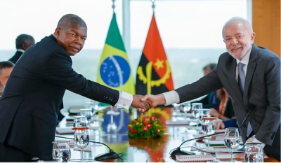 Lula assina acordos com Angola e defende aumento das relações comerciais com o país