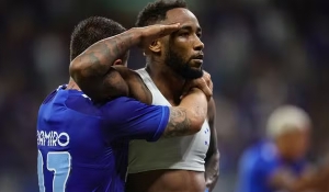 Em jogo de cinco gols, Cruzeiro bate Botafogo e volta a vencer na temporada