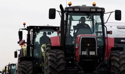 Agricultores impõem &#039;cerco&#039; a Paris em protesto