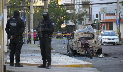 Dois carros-bomba explodem em Quito; não há registro de vítimas