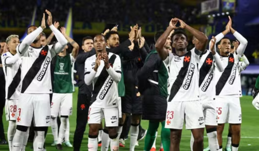 Com Gómez expulso, Vasco bate o Boca Juniors em La Bombonera e leva vantagem para duelo no Maracanã