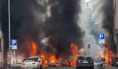 Explosão no centro de Milão, na Itália, incendeia carros e gera forte cortina de fumaça