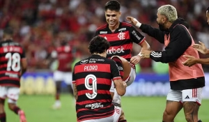 Dominante do início ao fim, Flamengo vence o Palmeiras e abre vantagem