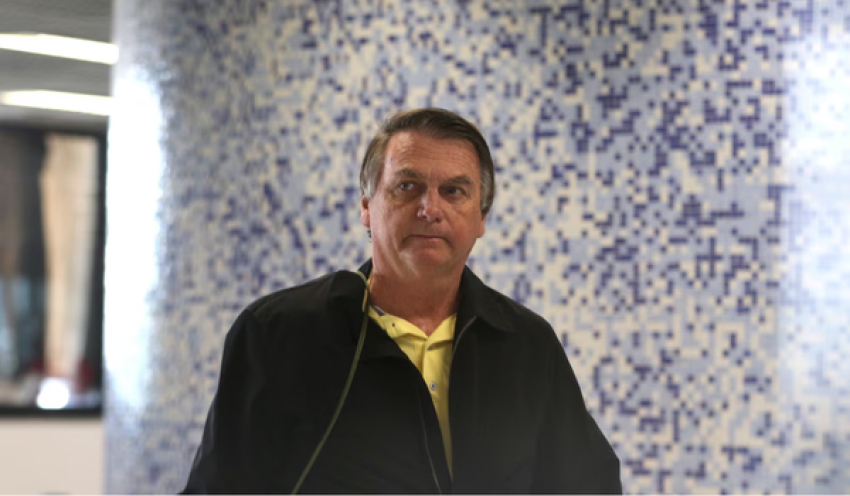 Bolsonaro apresenta picos de pressão alta, diz boletim médico