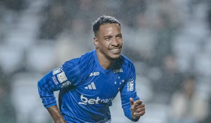 Cruzeiro vence o Coritiba, ultrapassa o adversário e garante a reabilitação na Série A