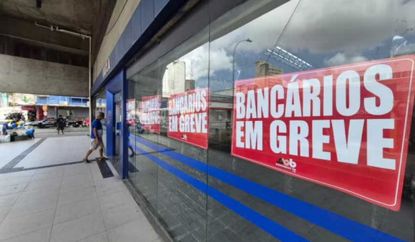 Caixa e funcionários voltam a negociar nesta quarta; greve segue sem prazo para acabar