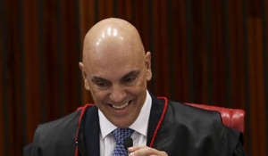 Moraes nega pedido de devolução do passaporte de Bolsonaro