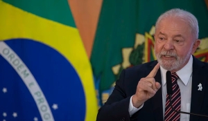 Lula sanciona regra que limita crescimento real do salário mínimo em até 2,5%