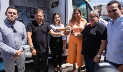 João Azevêdo inaugura condomínio Cidade Madura e entrega centro de hemodiálise, tomógrafo e ambulância em Monteiro