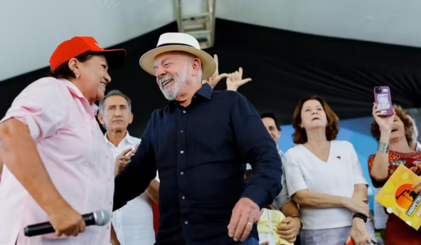 Na reta final antes de proibição pela lei eleitoral, Lula faz 47 viagens, visitas e entregas em dois meses