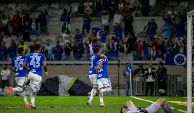 Cruzeiro vence com brilho de William, dorme no G-6 e amplia pressão sobre o Fluminense no Z-4