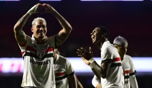 São Paulo faz gol relâmpago, bate o Criciúma em casa e afasta crise