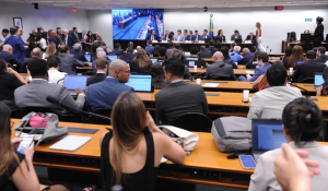 Comiss&atilde;o vota nesta segunda-feira parecer sobre PEC que prop&otilde;e fim da escala 6x1
