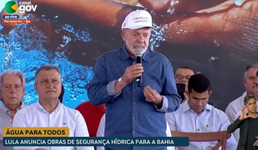 Lula fala em ampliar crédito e diz que população 'não vai comprar dólar', 'vai comprar alimentos'