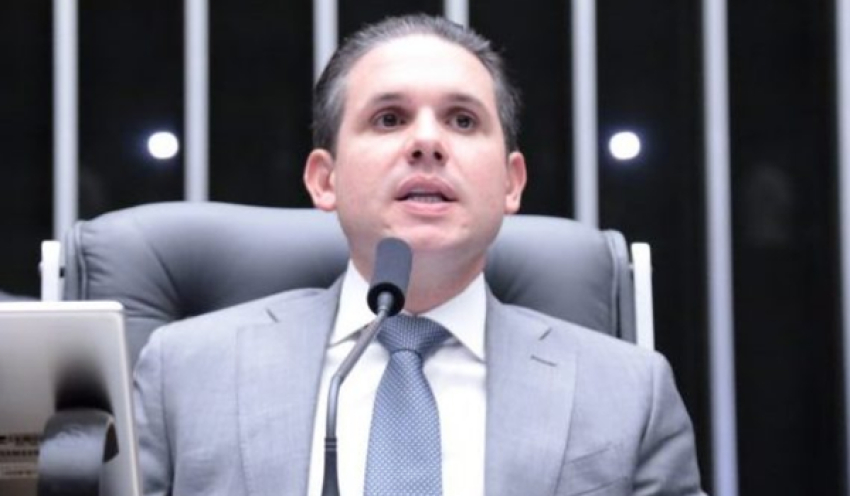 Motta condiciona votação sobre combustíveis à retirada de urgência de projeto da redução de jornada