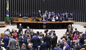 Câmara aprova, em 1º turno, texto-base de PEC com novas regras para abono salarial e desidrata mudanças no Fundeb