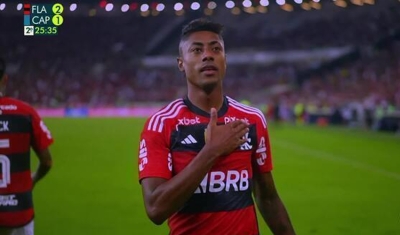 Flamengo vence o Athletico-PR de virada e larga em vantagem nas quartas da Copa do Brasil