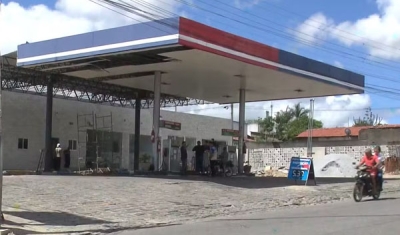 Posto de combustíveis é alvo de explosão e tentativa de roubo, em Puxinanã, PB