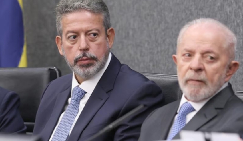 Antes de se reunir com líderes, Lira encontra Lula no Alvorada