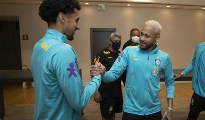 Neymar e Marquinhos têm problema em voo e vão perder primeiro treino da Seleção