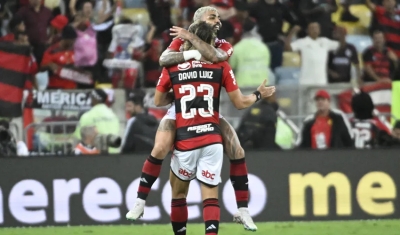 Com gols de Arrascaeta e Gabigol, Flamengo bate o Fluminense e avança para as quartas da Copa do Brasil