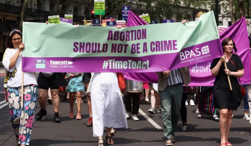 Parlamento do Reino Unido aprova descriminalização do aborto
