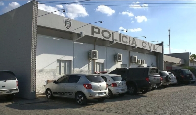 Homem é preso e adolescentes apreendidos após perseguição e tiroteio com policiais, em Campina Grande