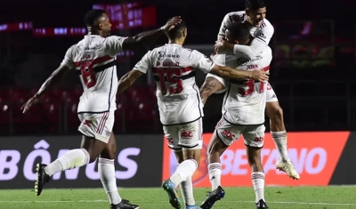 A festa continua! São Paulo vence Coritiba e reage no Brasileiro após título