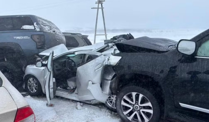 Mau tempo causa engavetamento gigantesco, com 95 carros batidos, no Cazaquistão