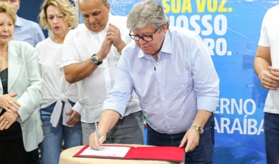 João Azevêdo participa do ODE em Princesa Isabel, entrega equipamentos para a região e dialoga com a população